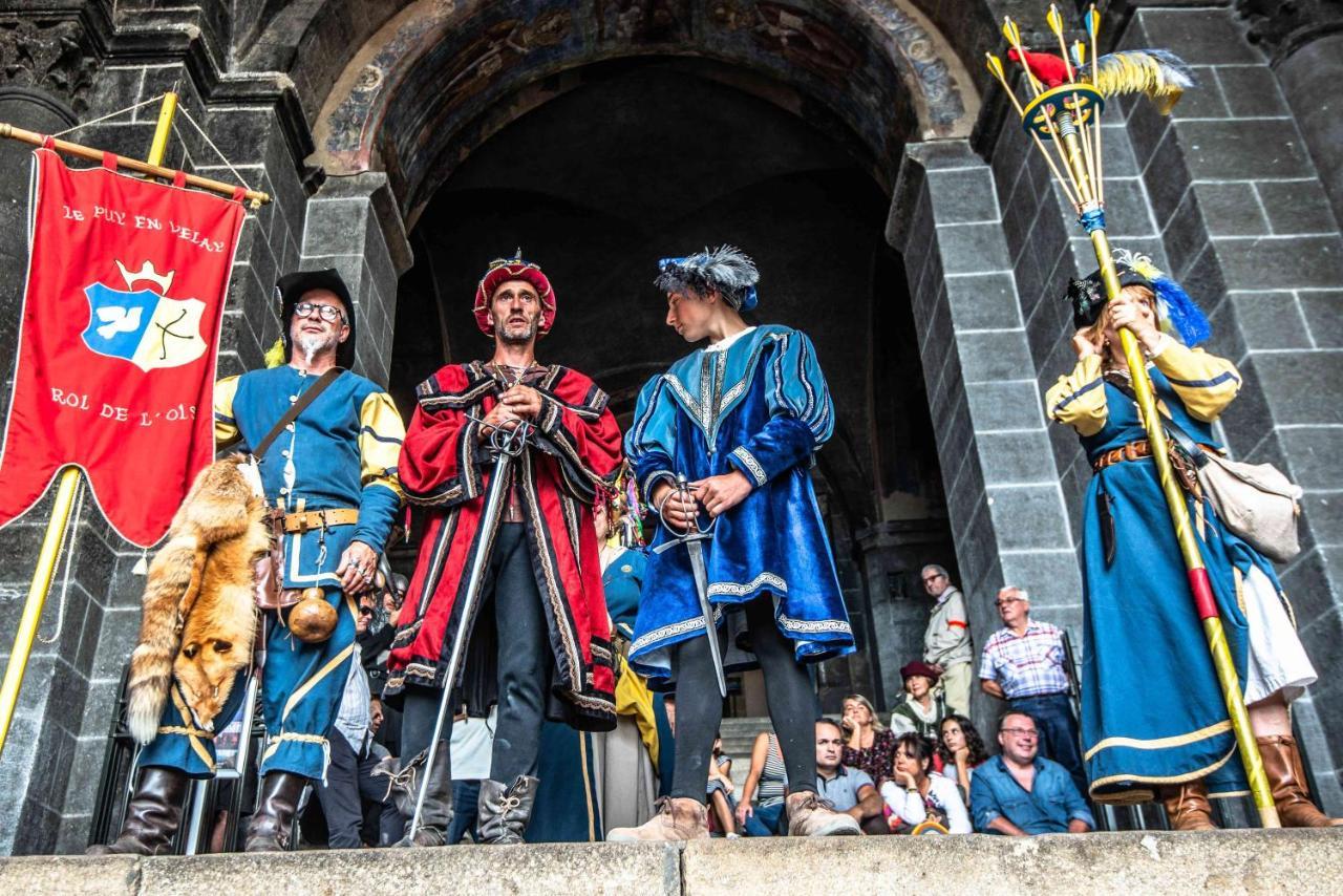 Les Apparts Du Vignal De Cheyrac Polignac  Exteriör bild